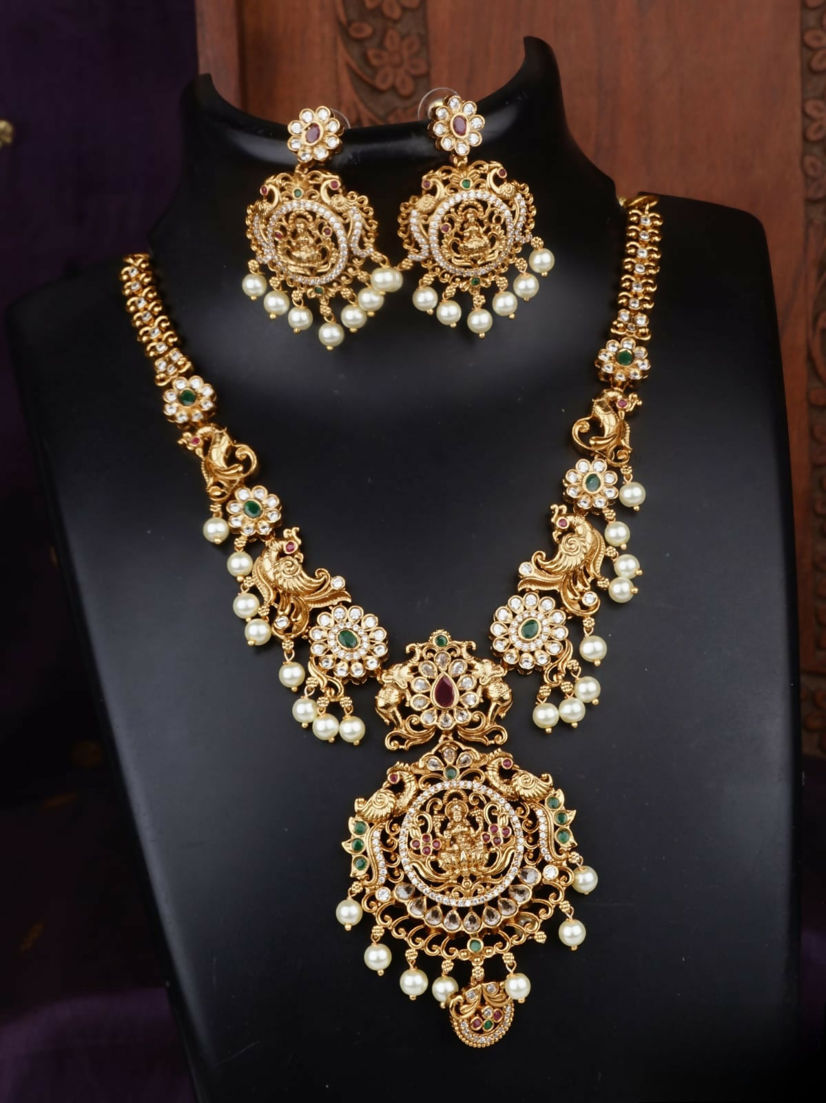 Kundan Studded Matte Finish Jewellery Set