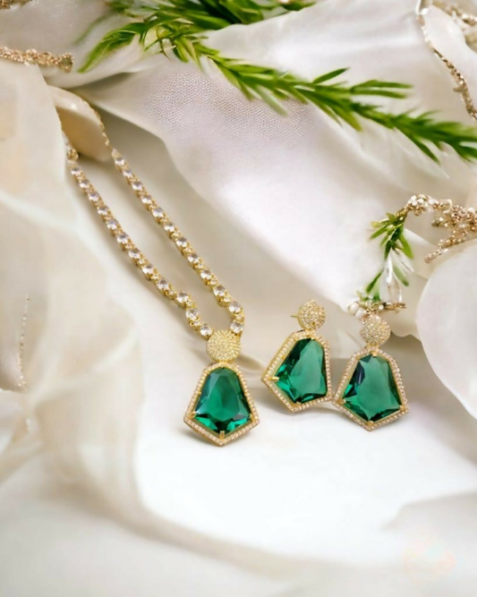 Emerald Green Diamond Necklace Set