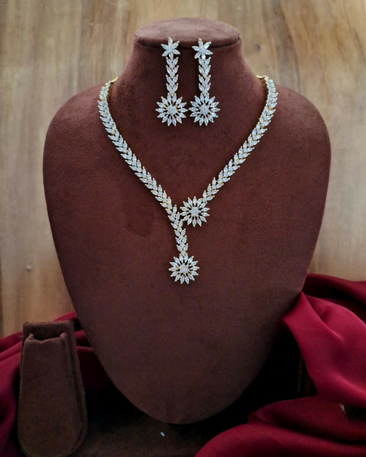Sparkling Diamond Studded Necklace Set