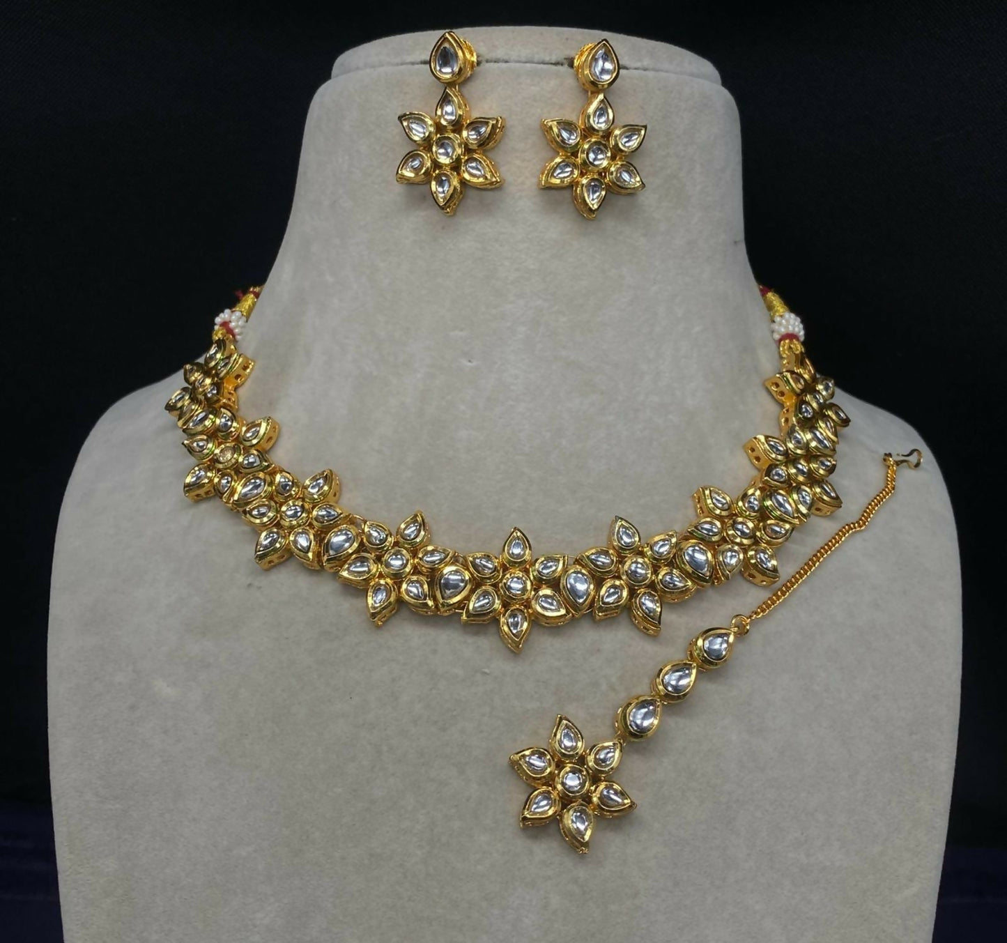 Floral necklace set