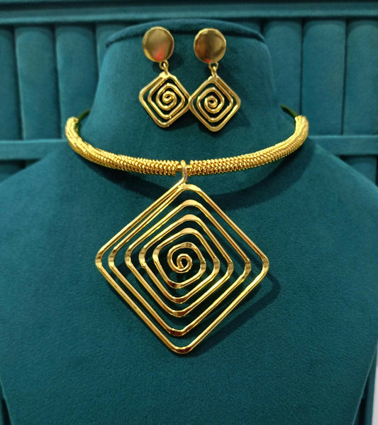Gold spiral necklace set