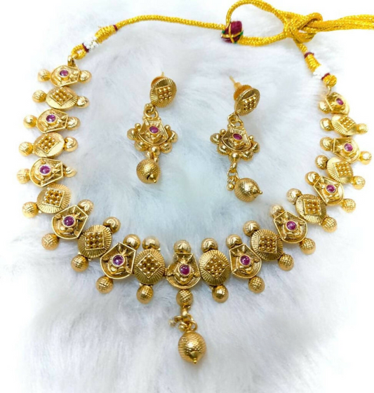 Golden motif necklace set
