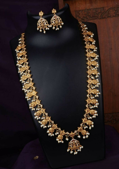 Radiant Golden Elegance Matte Necklace Set
