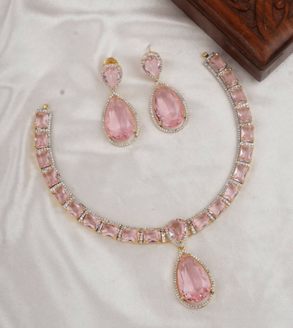 Glamorous Diamond Finish Necklace Set