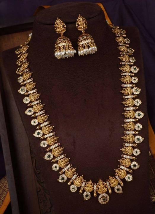 Matte finish necklace set