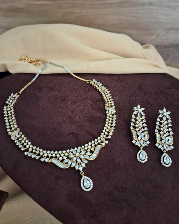 Elegant Zirconia Studded Necklace Set