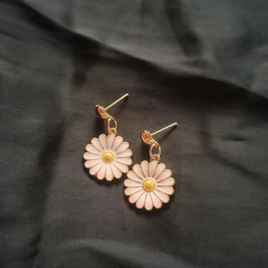 Stud flower earrings