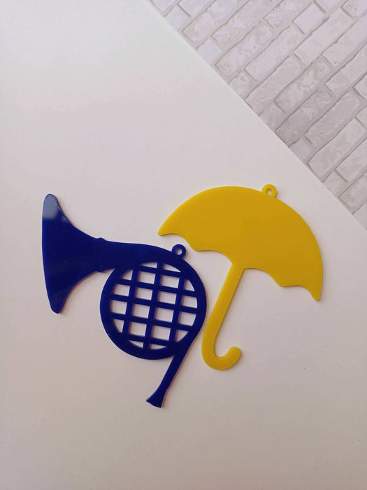Blue french horn and yellow umbrella keychain (acrylic base)
