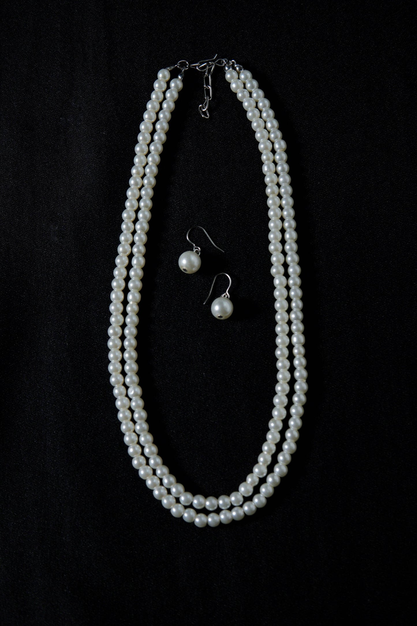 white necklace set