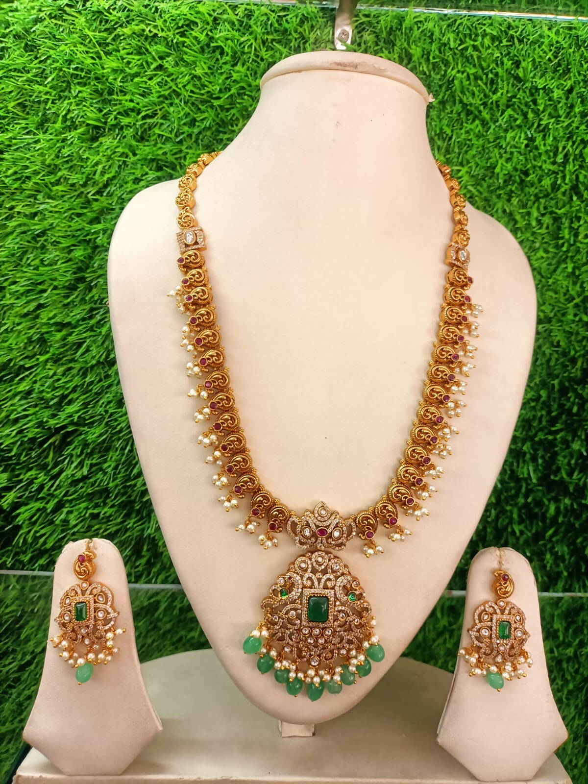 gold antique necklace set