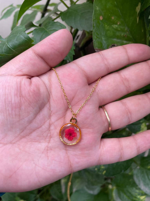 Red bloomy pendant