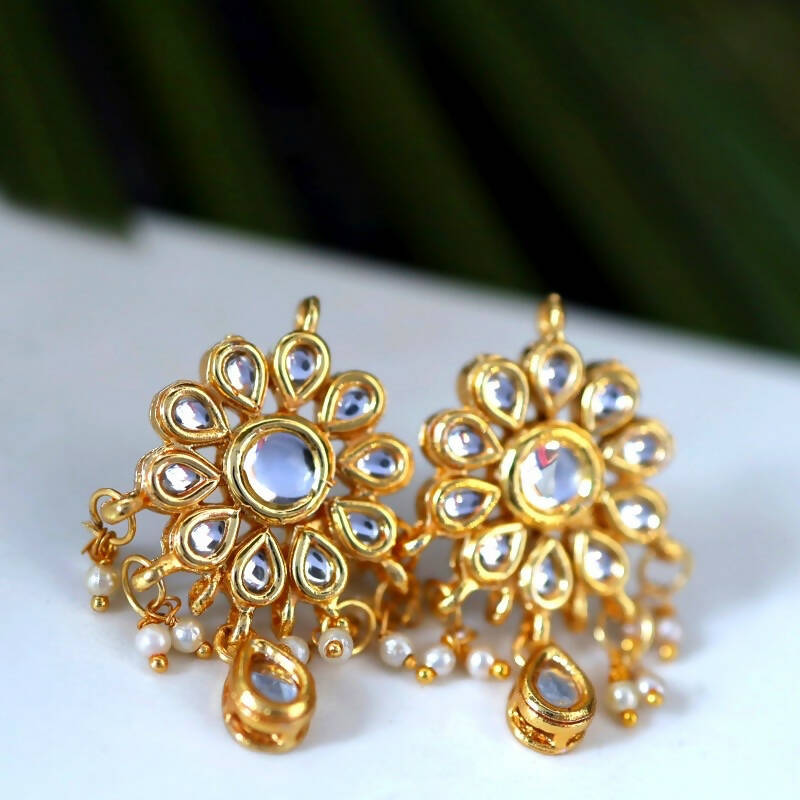 Golden kundan earrings