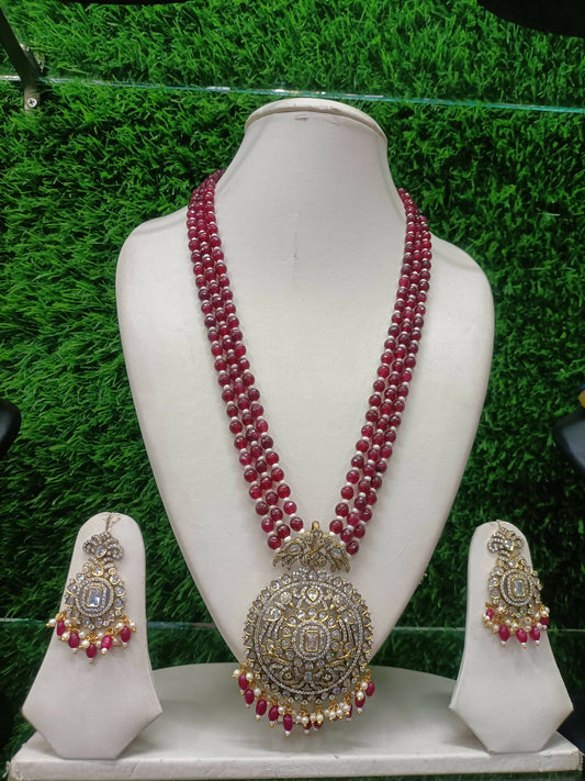 Three layered necklace set