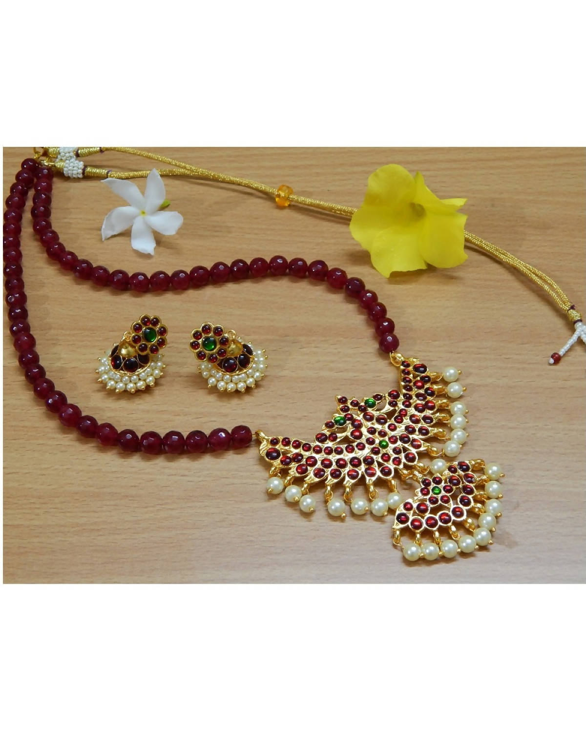Maroon Kemp Pheonix Pendant with Maroon Agate beads Necklace Set