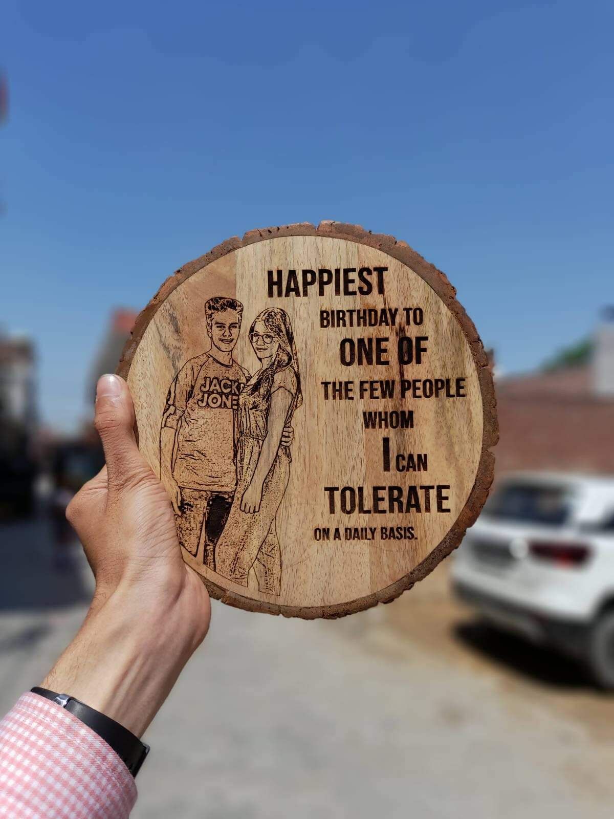 Engraved customised wooden round frame with photo and message