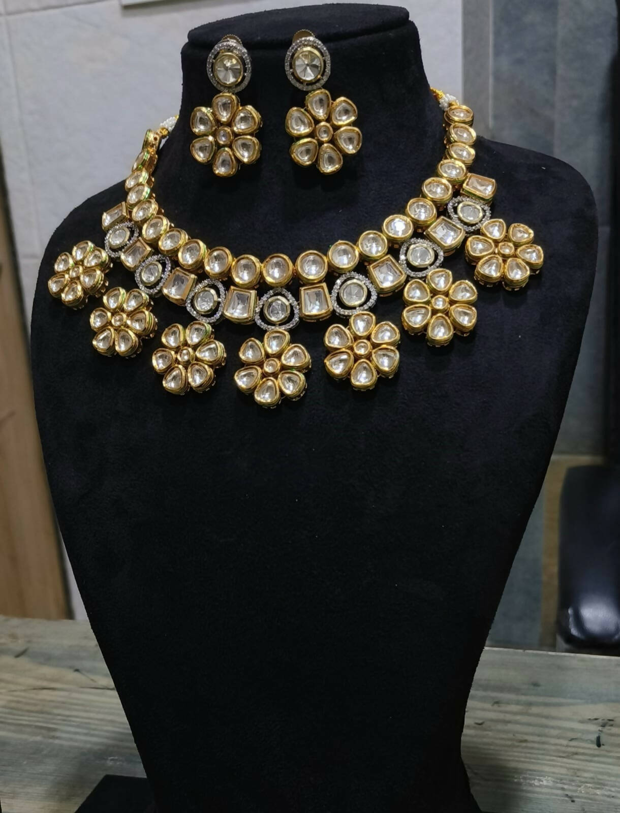 Flower Design Kundan Studded Necklace Set