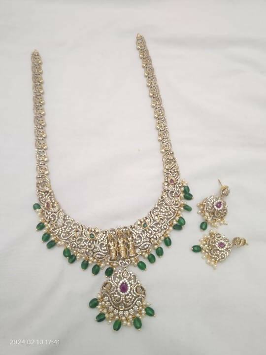 Ethnic necklace set